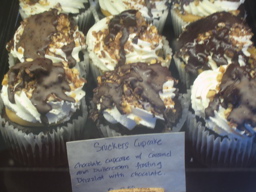 Snickers Cupcake