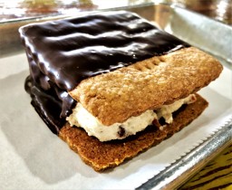 Bourbon Moon Pie at Se7en Bites in Orlando, Fl