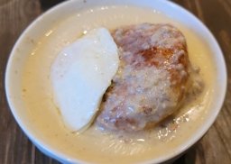 Biscuit & Gravy (with an egg) at the Banksia Bake House
