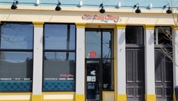 Pho Lang Thang on the outside