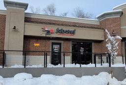 Outside in the winter at Sabores