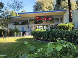 a look from the outside of joes farm grill