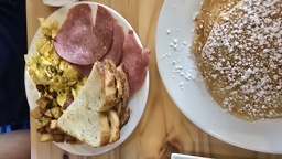 Dana's  Brekkie