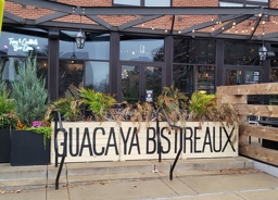 Guacaya Bistreaux