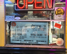 Izzy's Pizza Bus