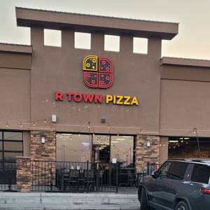 R Town Pizza Front Entrance
